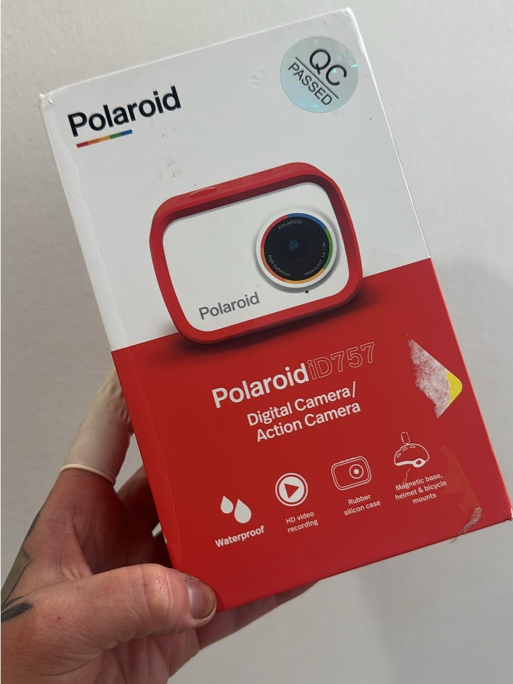 Polaroid red and white iD757 action camera box
